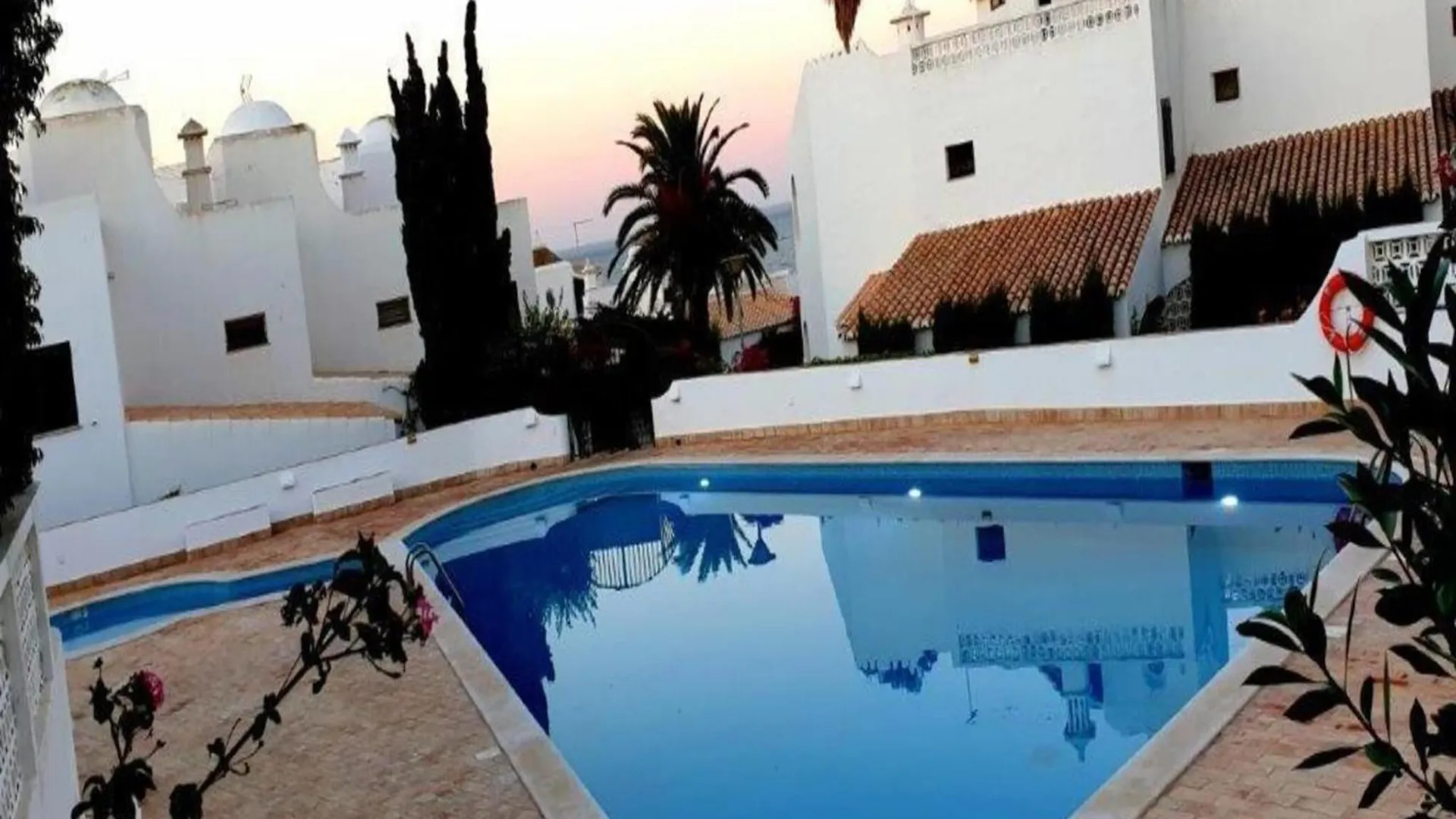 Terraced House In Armacao De Pera, Algarve Villa Holiday home