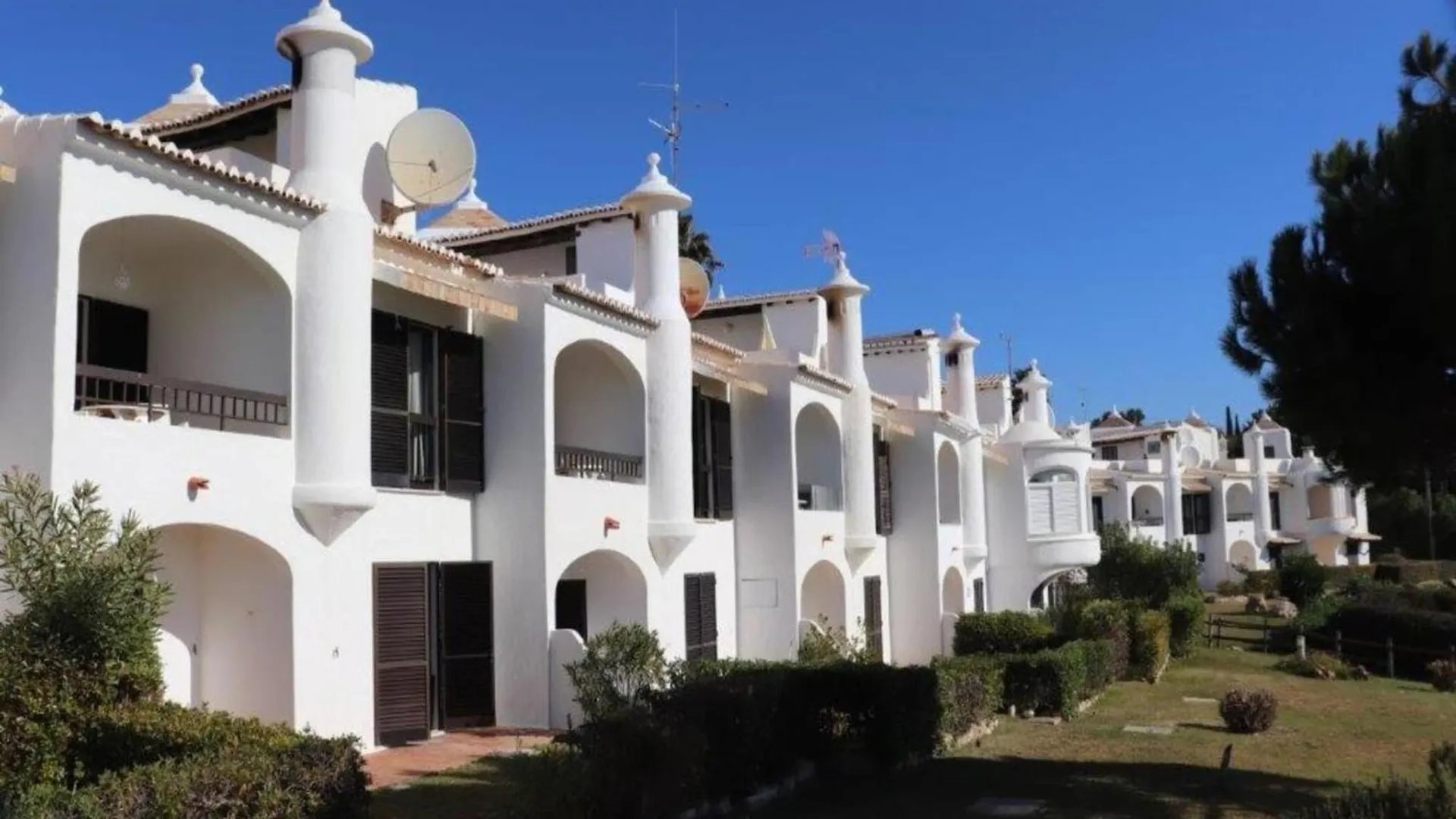 Terraced House In Armacao De Pera, Algarve Villa 0*,